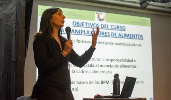 CON AMPLIA PARTICIPACI�N, SE DESARROLL� UN NUEVO CURSO DE MANIPULACI�N DE ALIMENTOS